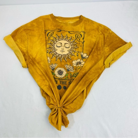 Fifth Sun Tops - Fifth Sun women’s crew‎ neck graphic yellow raw hem short sleeve shirt